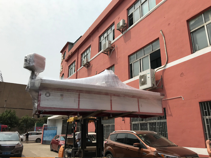 家具方管熱熔機床，專車發(fā)往山海