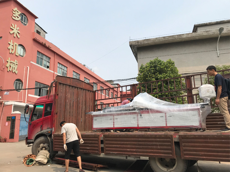 家具方管熱熔機床，專車發(fā)往山海